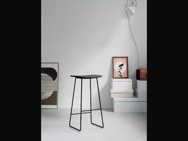 Sgabello Sigma L con struttura in acciaio verniciato e seduta in Frassino di Arredo3