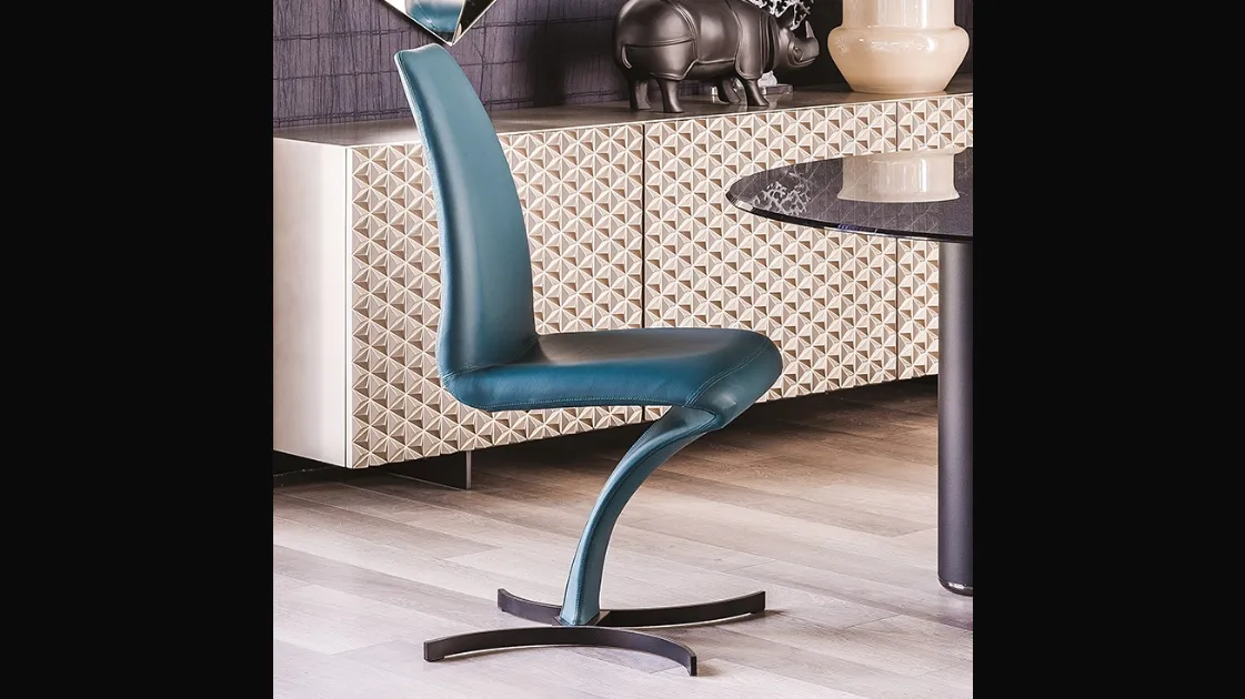 Sedia di design con base in acciaio e rivestimento in pelle Betty di Cattelan Italia