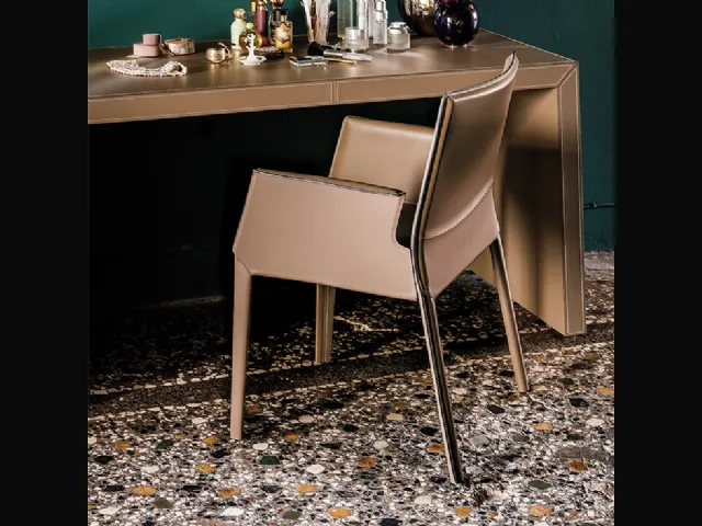 Sedia in cuoio con braccioli Margot Cattelan Italia