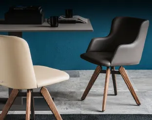 Sedia in legno rivestita in pelle con e senza braccioli Mulan di Cattelan Italia