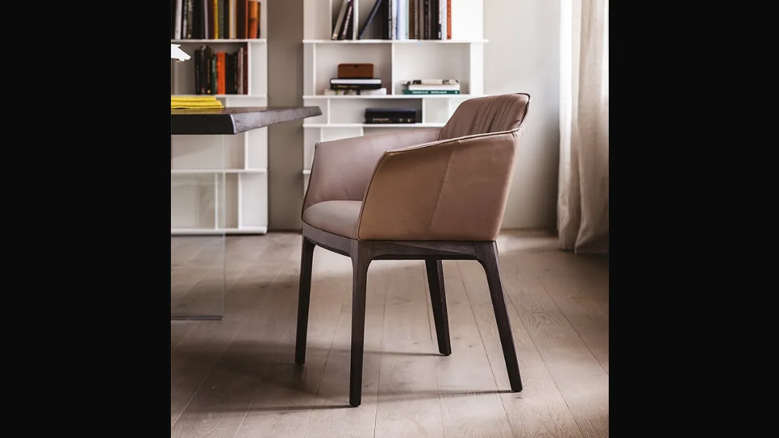 Sedia Musa in pelle con base in legno di Cattelan Italia