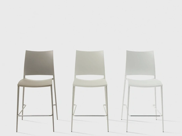 Sgabello Sand in polipropilene di Desalto