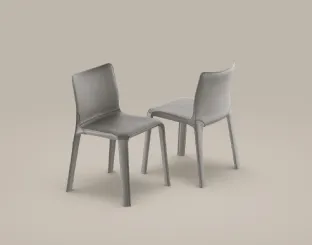 Sedia Kagura interamente rivestita in cuoio di Bonaldo