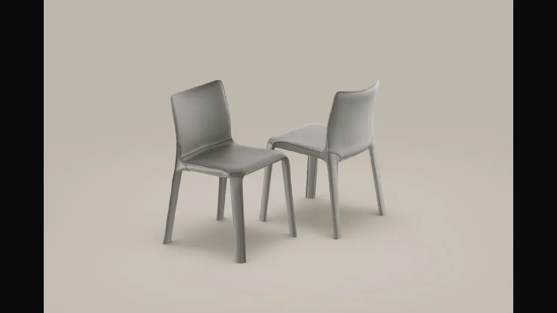 Sedia Kagura interamente rivestita in cuoio di Bonaldo