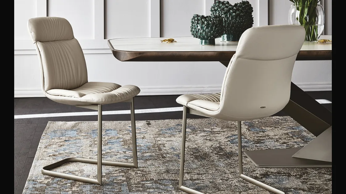 Sedia in pelle con struttura a slitta in acciaio Kelly Cantilever di Cattelan Italia