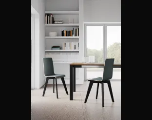 Sedia Kelly con struttura in legno e seduta in multistrato rivestito in Fenix di Arredo3