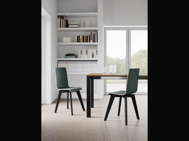 Sedia Kelly con struttura in legno e seduta in multistrato rivestito in Fenix di Arredo3