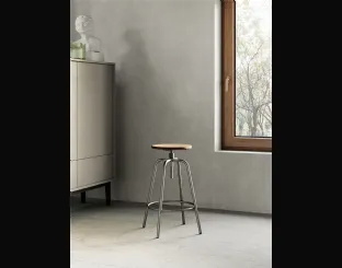 Sgabello Polaris con struttura in metallo verniciato e seduta in legno di Arredo3