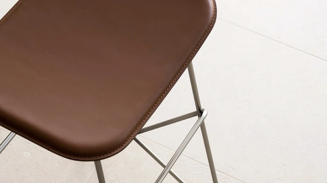 Sgabello Endless in cuoio e metallo di Desalto