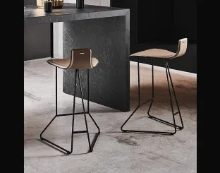 Sgabello in cuoio con base in acciaio Pepe di Cattelan Italia