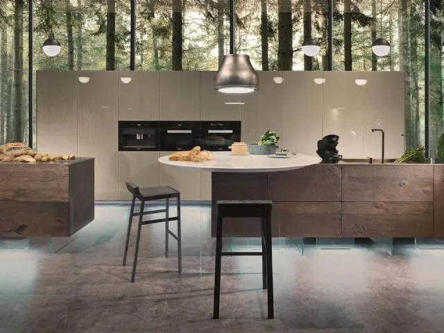 Sgabello Steps composto da strisce di feltro industriale appoggiate su una struttura in alluminio di Lago