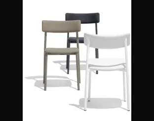 Sedia in ecopelle con struttura in metallo Up! di Connubia