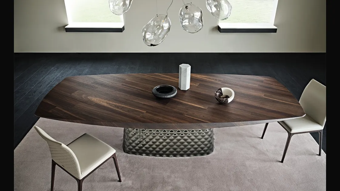 Tavolo con base in cristallo specchiato e piano in legno Atrium Wood di Cattelan Italia