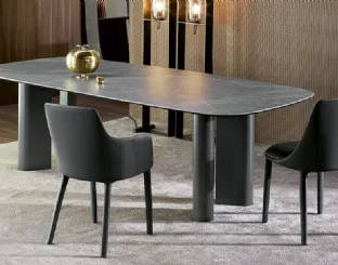 Tavolo Geometric Table con piano in ceramica e base in metallo di Bonaldo