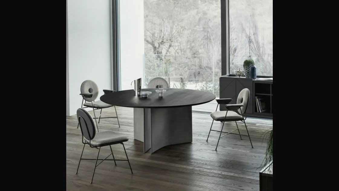 Tavolo rotondo Magnum con base in cemento e piano in legno impiallaciato di Bontempi