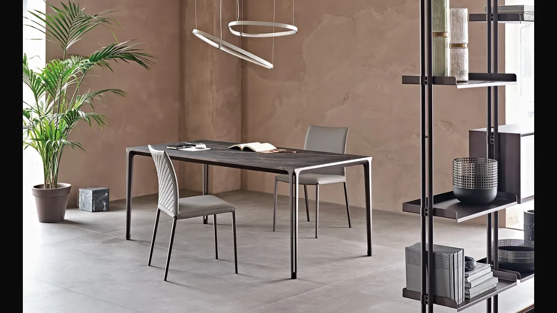 Tavolo con piano in ceramica effetto marmo Boulevard Keramik di Cattelan Italia