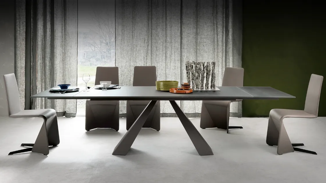 Tavolo allungabile con base in acciaio e piano in vetro verniciato graphite Eliot Drive di Cattelan Italia