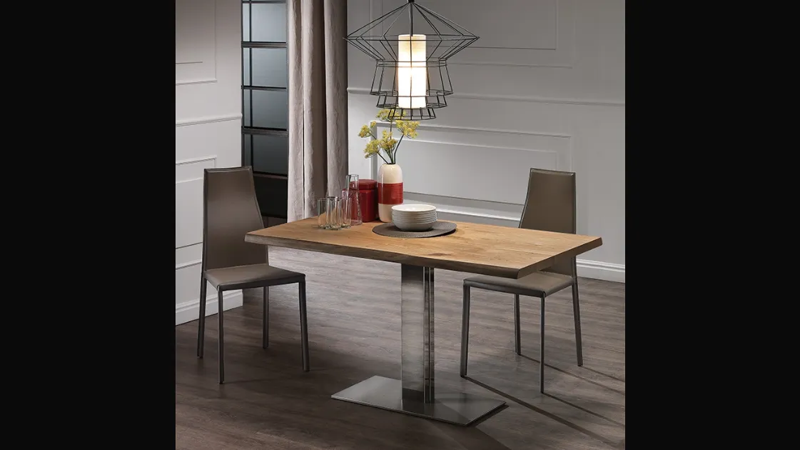 Tavolo con base in acciaio e piano in legno di noce Elvis Wood di Cattelan Italia