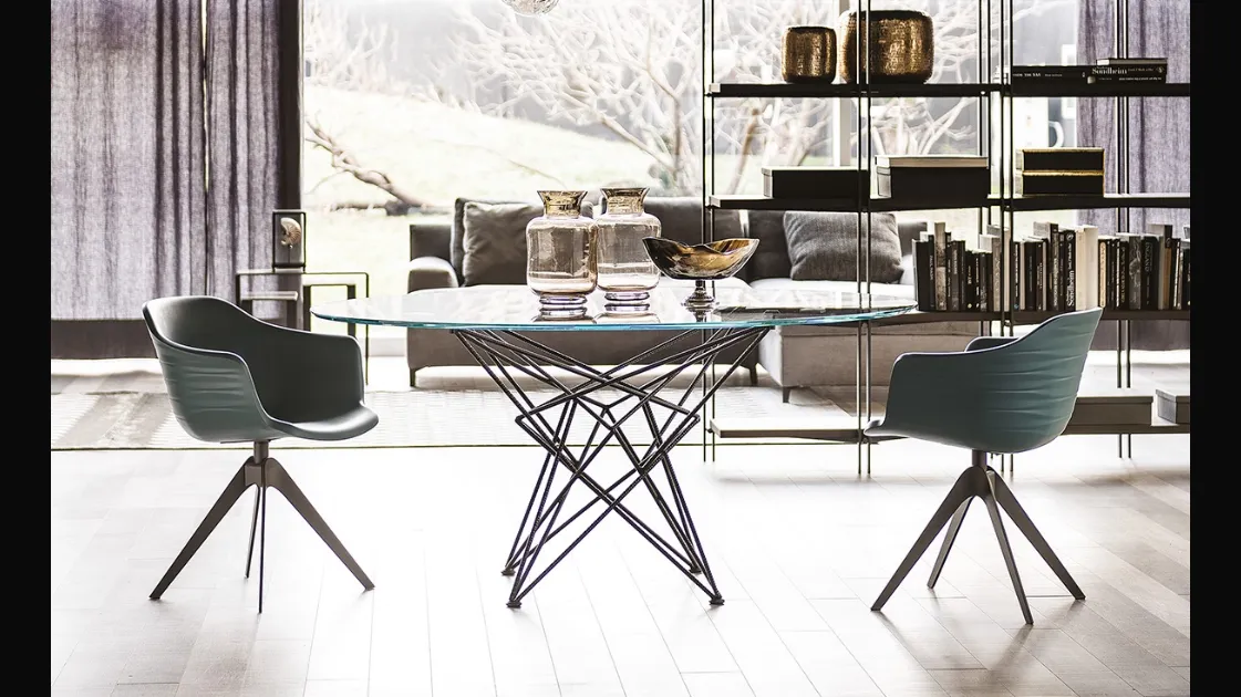 Tavolo con base in acciaio e piano in cristallo bisellato Gordon di Cattelan Italia