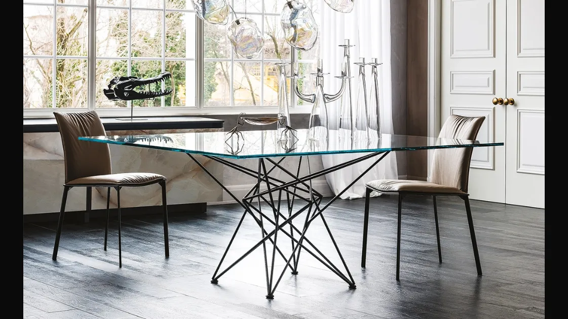 Tavolo con base in acciaio e piano in cristallo bisellato Gordon di Cattelan Italia