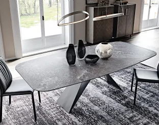 Tavolo con base in acciaio e piano in ceramica Premier Keramik di Cattelan Italia