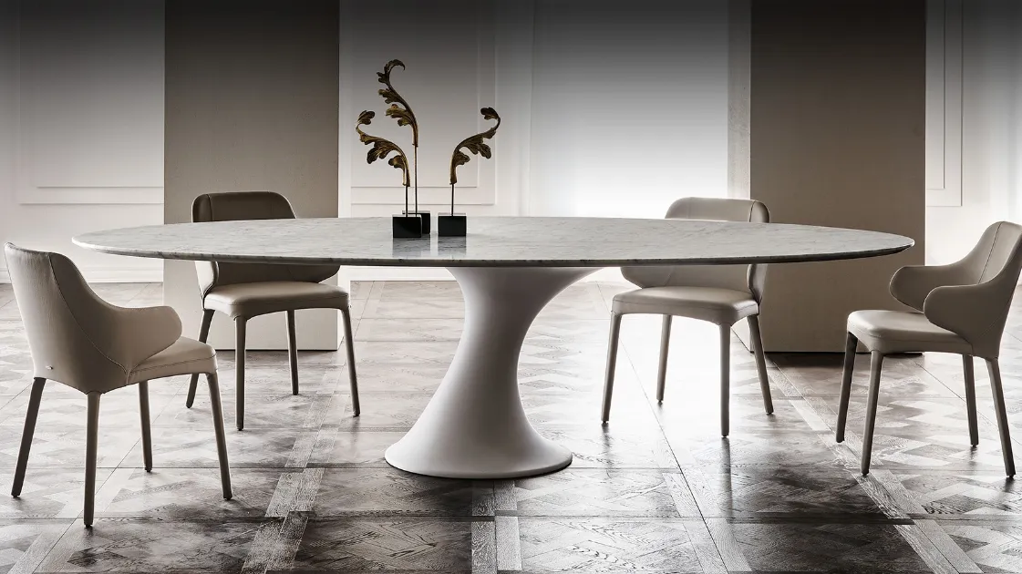 Tavolo con base in cristalplant bianco opaco e piano in marmo di Carrara Reef di Cattelan Italia