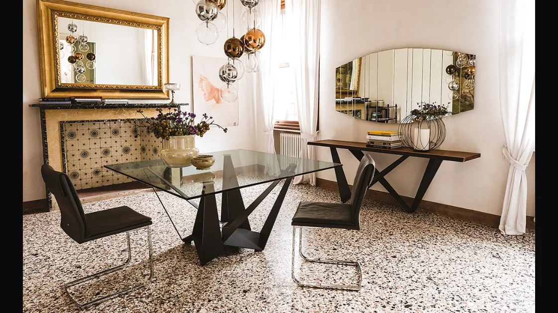 Tavolo quadrato con base in acciaio e piano in cristallo Skorpio di Cattelan Italia