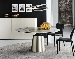 Tavolo rotondo con base monolite in acciaio verniciato e piano in ceramica Yoda Keramik di Cattelan Italia