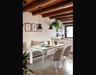 Tavolo allungabile con top in ceramica e struttura in metallo Baron di Connubia