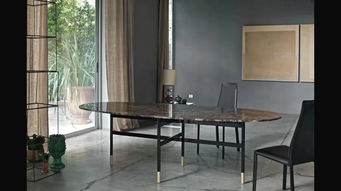 Tavolo Glamour con top in Marmo Naturale e base in acciaio laccato di Bontempi