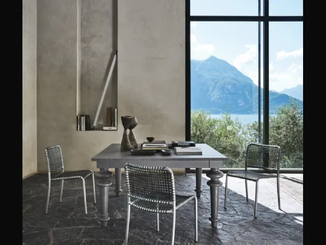 Tavolo Gray 32 in legno di Gervasoni