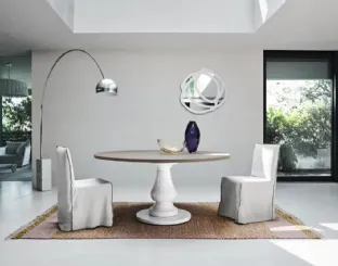 Tavolo Gray 38 con top in legno e base in millgres bianco di Gervasoni