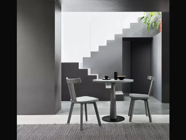 Tavolo Gray 39 in massello di noce laccato di Gervasoni