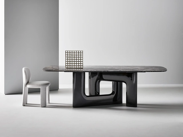 Tavolo di design Liaison con top in marmo e base in poliuretano di Bonaldo