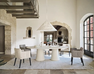 Tavolo Mae 33 in calce argilla spatolata di Gervasoni