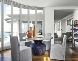 Tavolo Moon 34 con top in fusione di alluminio e base in ceramica di Gervasoni