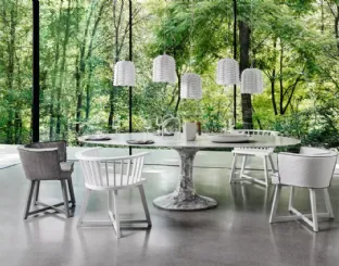 Tavolo Next 137 in marmo con base in fusione di alluminio di Gervasoni