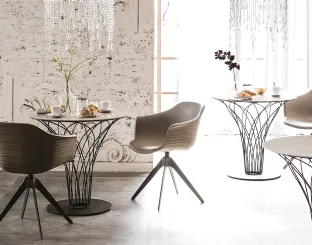 Tavolo rotondo con top in ceramica Marmi e base in acciaio intrecciato Nido Keramik Bistrò di Cattelan Italia