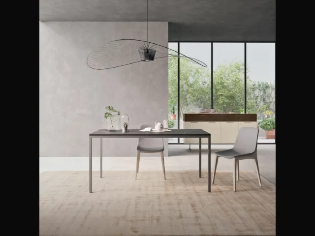 Tavolo con piano in marmo e basamento laccato Tufo Slim 01 di Orme