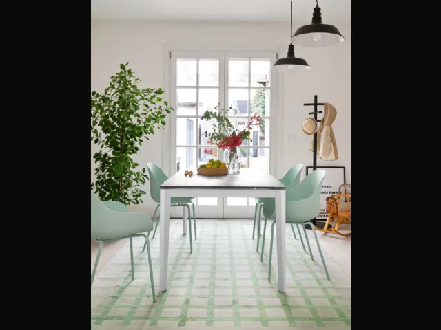 Tavolo allungabile in ceramica marmo bianco e base in metallo bianco opaco Pentagon Fast di Connubia