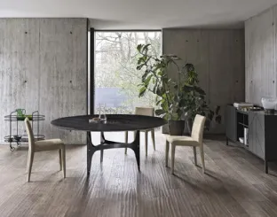 Tavolo Universe Rotondo con top in Rovere Carbone impiallacciato di Bontempi