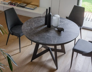 Tavolo rotondo allungabile con top in ceramica e struttura in metallo Venus di Altacom