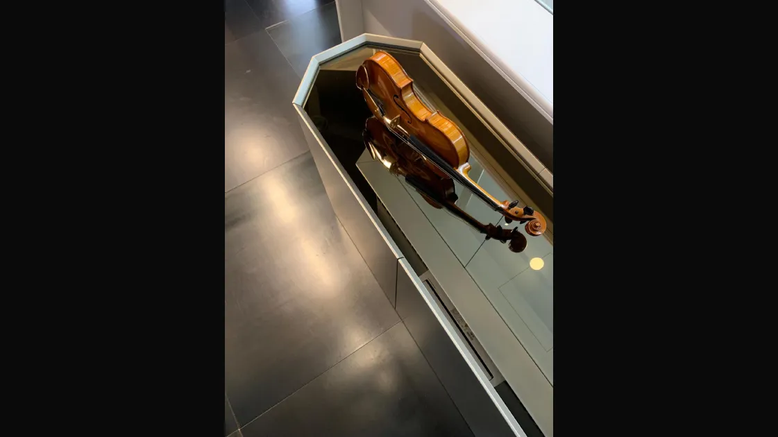 Madia Chelsea Cattelan Italia Titanio