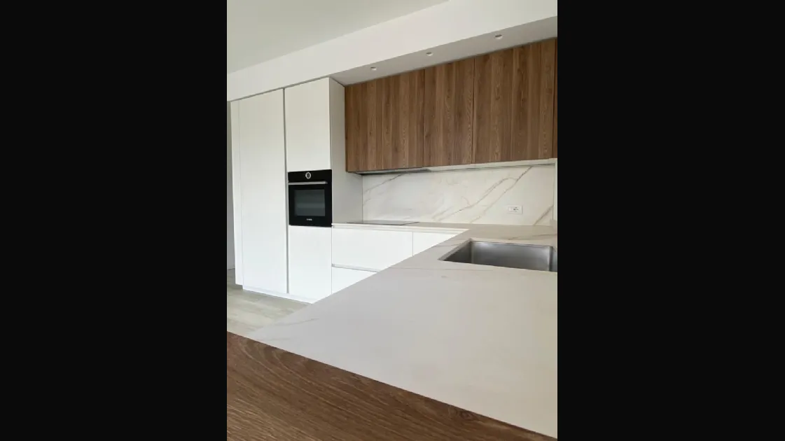 Cucina Doimo Cucine in Tecnolam Bianco e Rovere Cumino