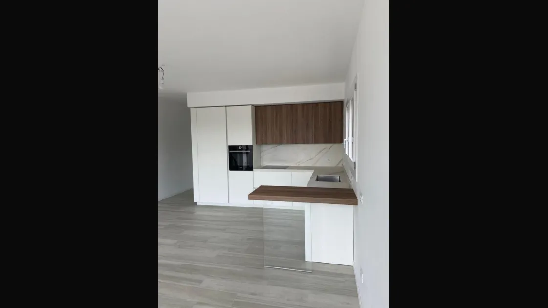 Cucina Doimo Cucine in Tecnolam Bianco e Rovere Cumino