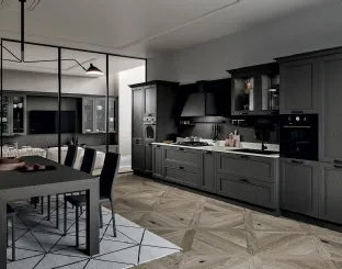 Cucina Classica lineare in legno di frassino finitura decapè Titanio e top in quarzo Opera di Arredo3