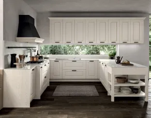 Cucina Classica angolare in Frassino laccato a poro aperto Bianco, tonalità ripresa dal piano di lavoro e dallo schienale in quarzo impero Verona di Arredo3
