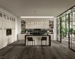 Cucina Classica con isola in legno di Frassino finitura Juta decapè e top in Dekton Verona di Arredo3