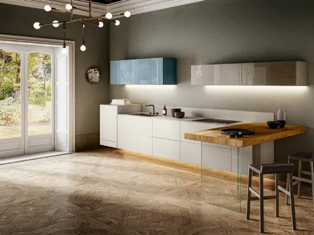 Cucina Design 36e8 Fenix 1098 con pensili in vetro laccato lucido e penisola in legno con base in vetro temperato trasparente di Lago