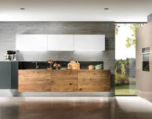 Cucina Design lineare sospesa 36e8 Wildwood 04 in legno di Rovere centenario e vetro laccato di Lago